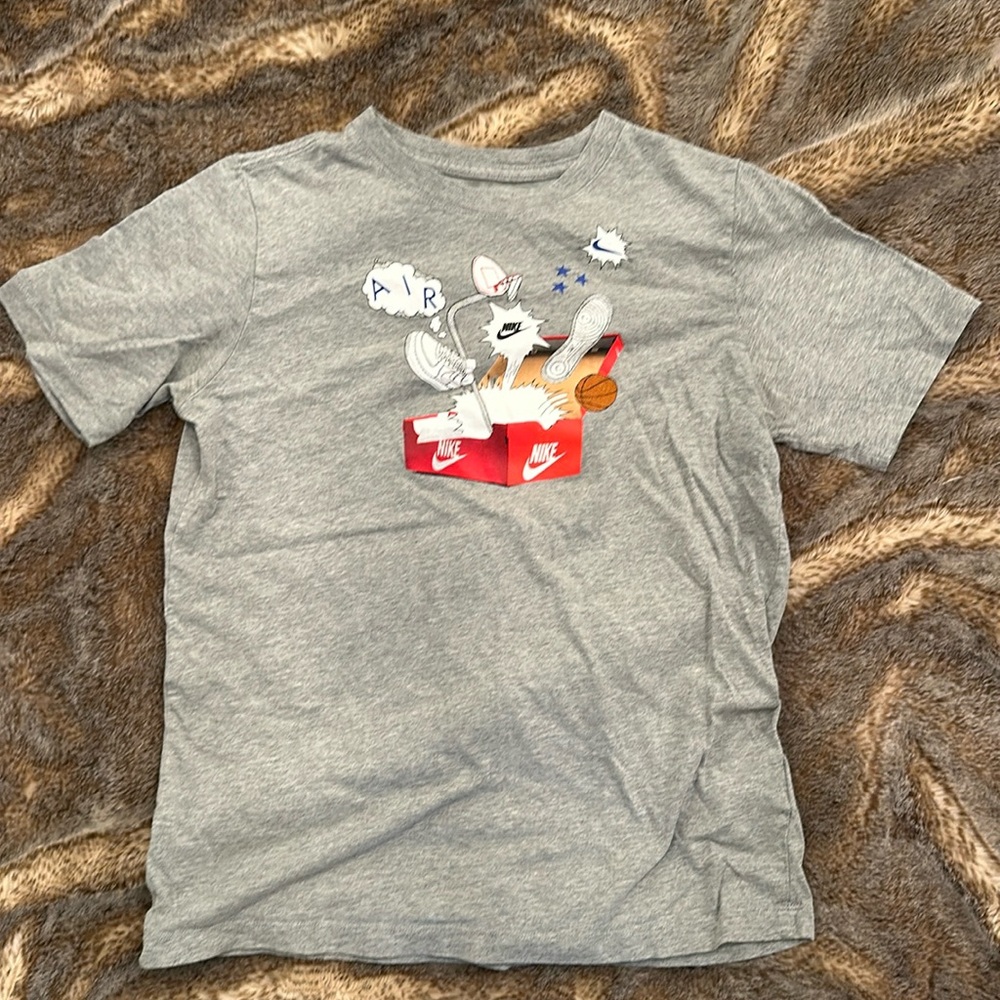 Nike basketball graphic tee shirt